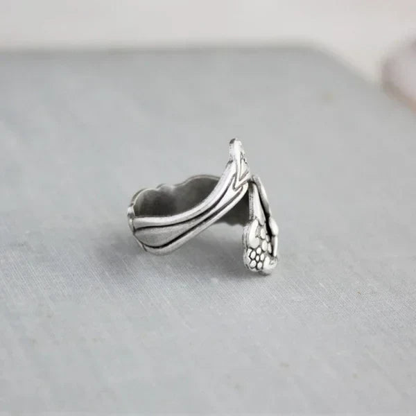 Prsten kolibřík a květ