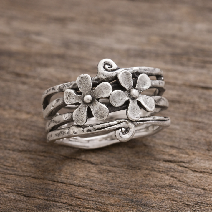 Retro stříbrný prsten s květinami