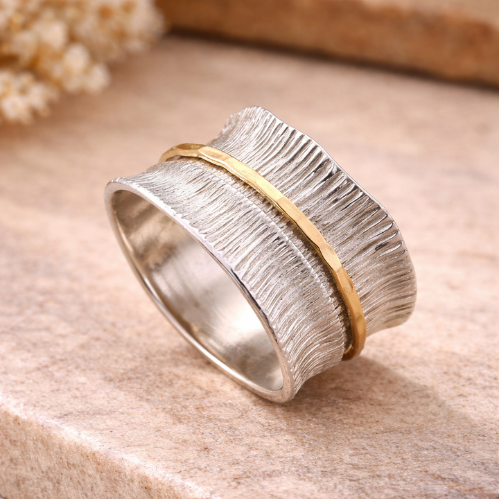 Stříbrný prsten ve tvaru sedmikrásky