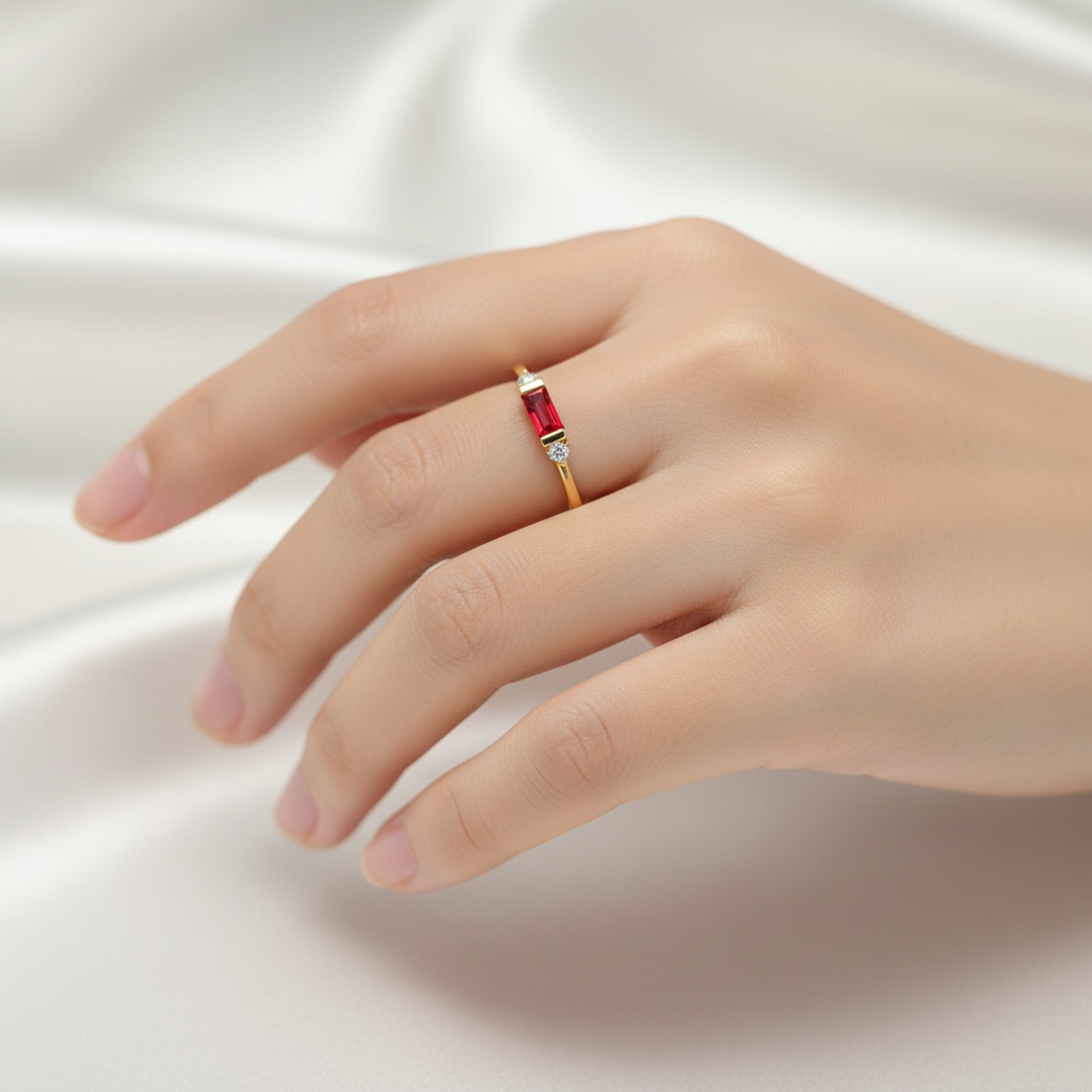 Zlatý prsten centrální červený kámen