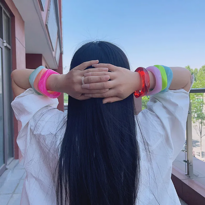 Barevný čtvercový akrylový náramek