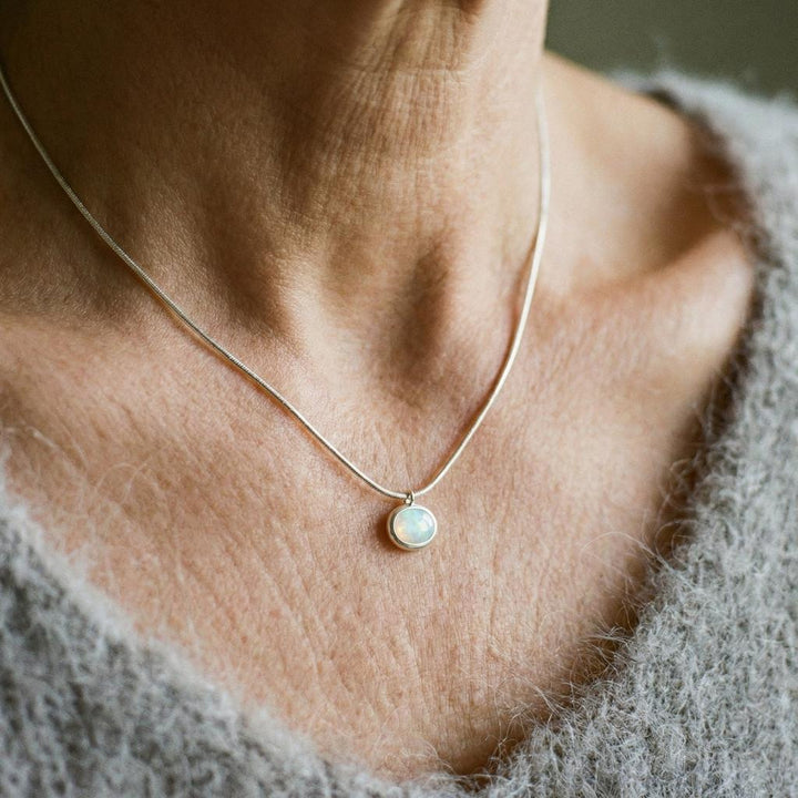 Klasický stříbrný náhrdelník jedinečný přívěsek