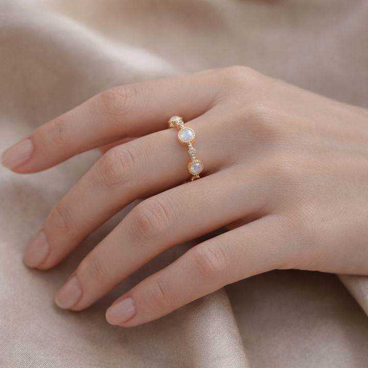 Nastavitelný zlatý prsten jemné kameny