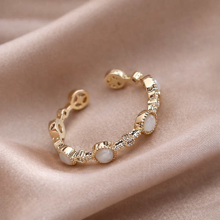 Nastavitelný zlatý prsten jemné kameny