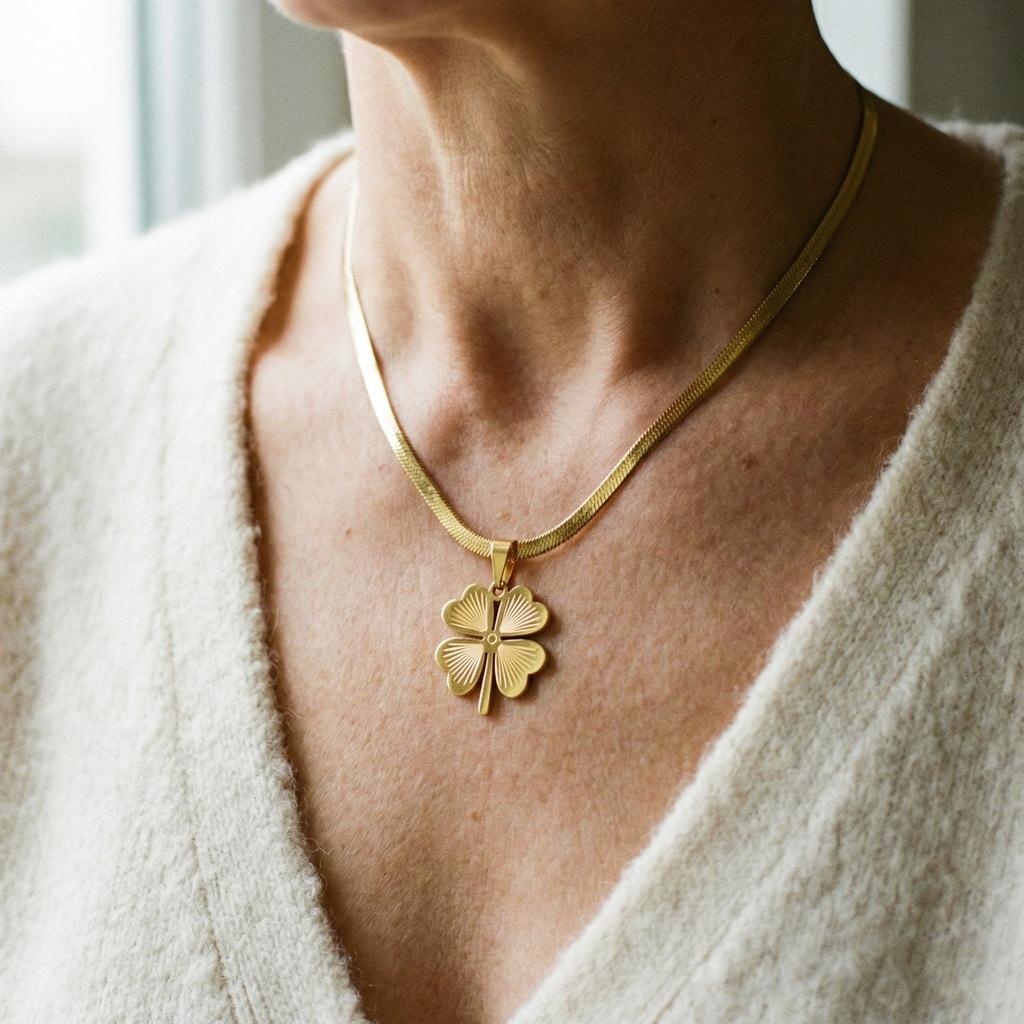 Zlatý jetelový náhrdelník