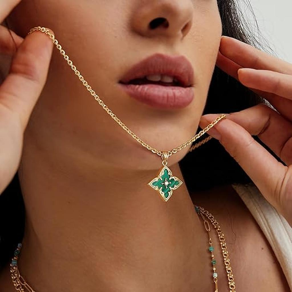 Zlatý náhrdelník čtyřlístek smaragd