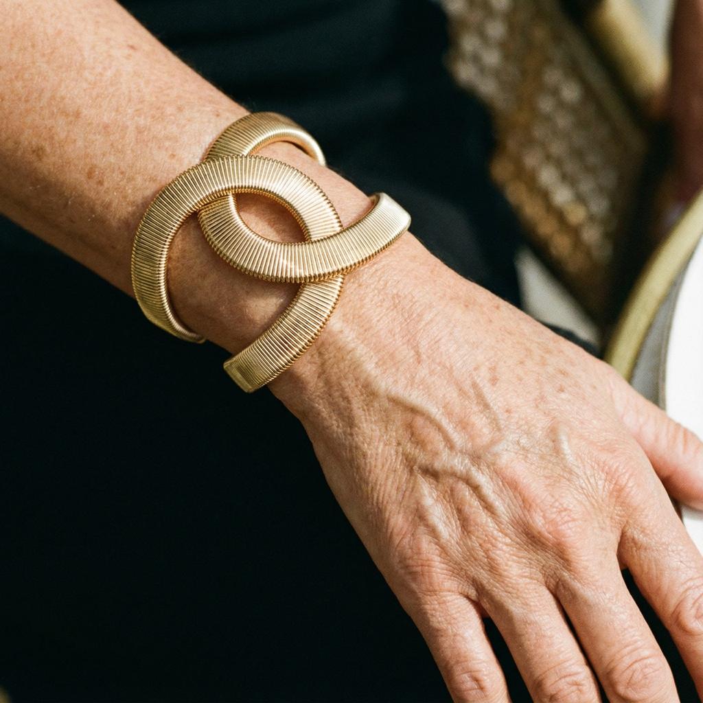 Elegantní dvojitý zlatý náramek