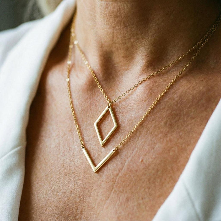 Stylový náhrdelník geometrický V přívěsek