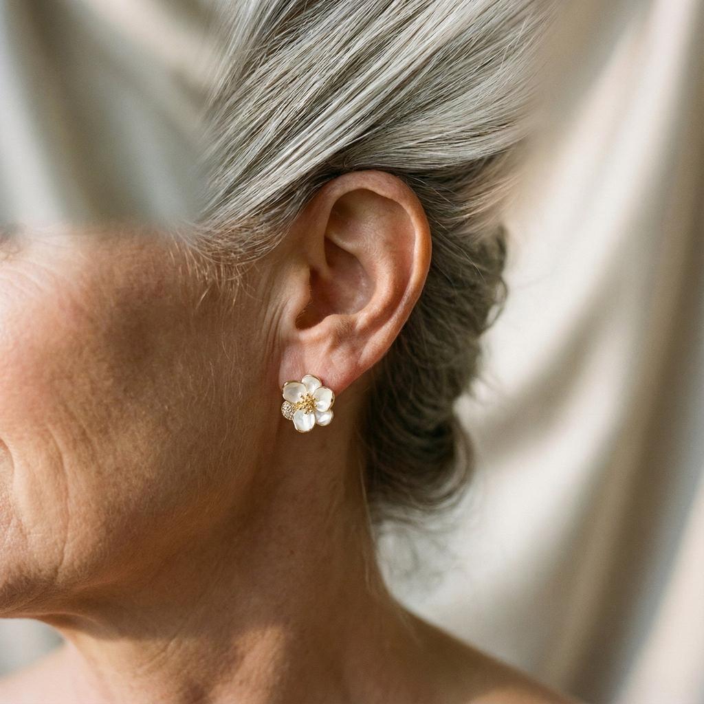 Zlaté náušnice ve tvaru okvětních lístků