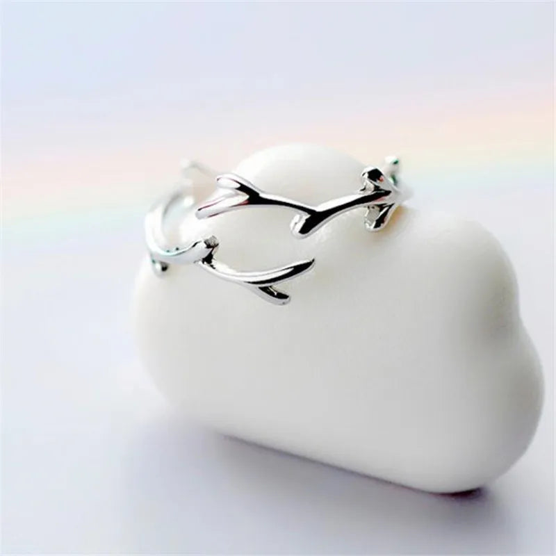 Stříbrný prsten větev