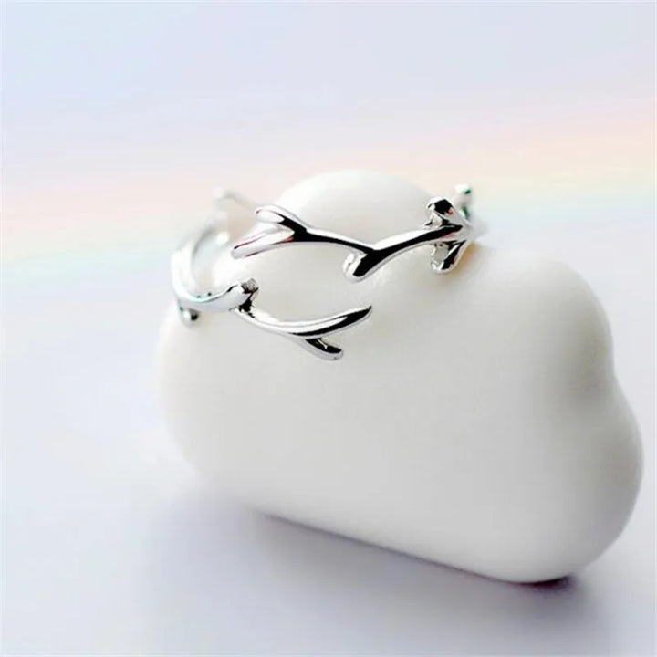 Stříbrný prsten větev