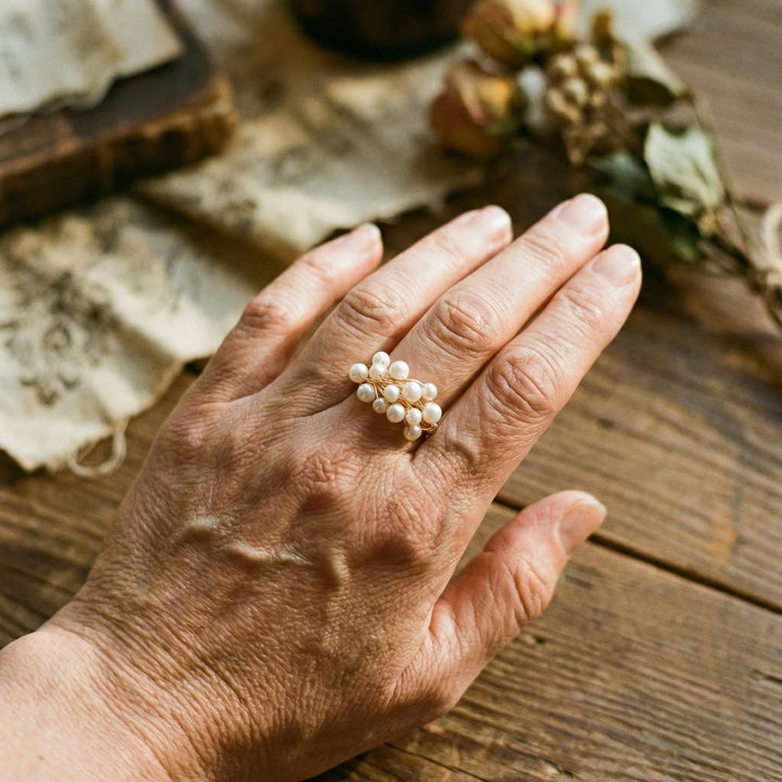 Retro ring met parelnestjes