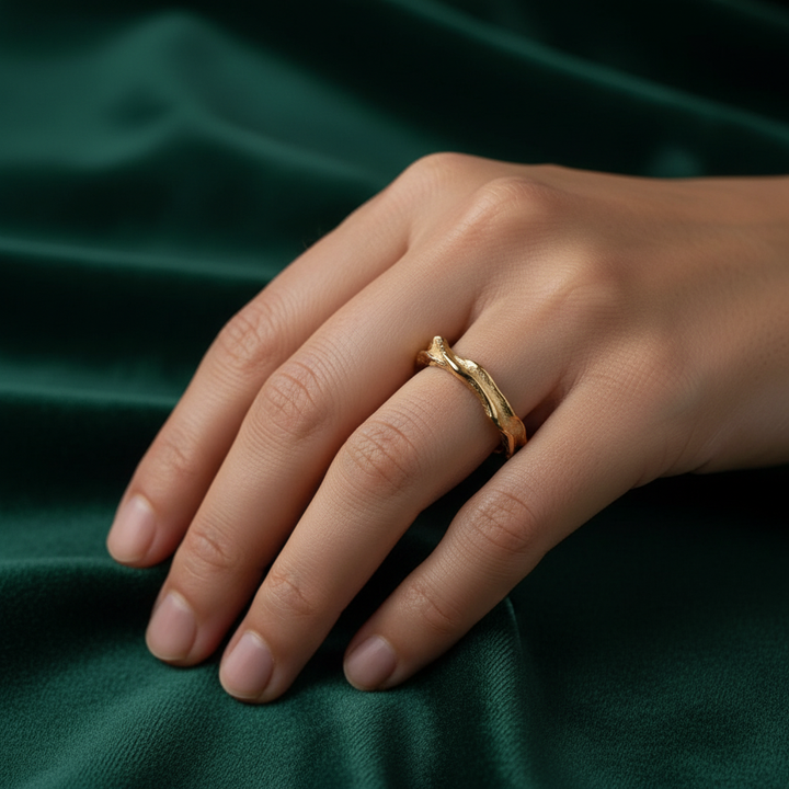 Zlatý prsten přírodní elegance
