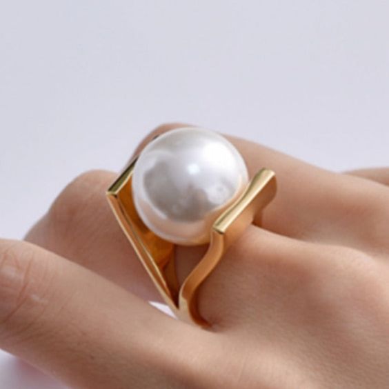 Retro gouden ring met parel-inzetstukken