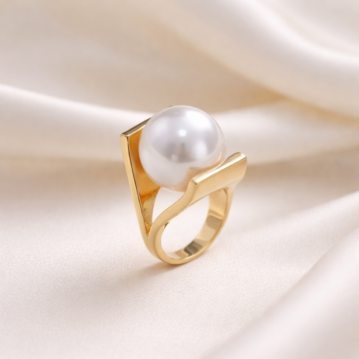 Zlatý prsten s centrální perlou
