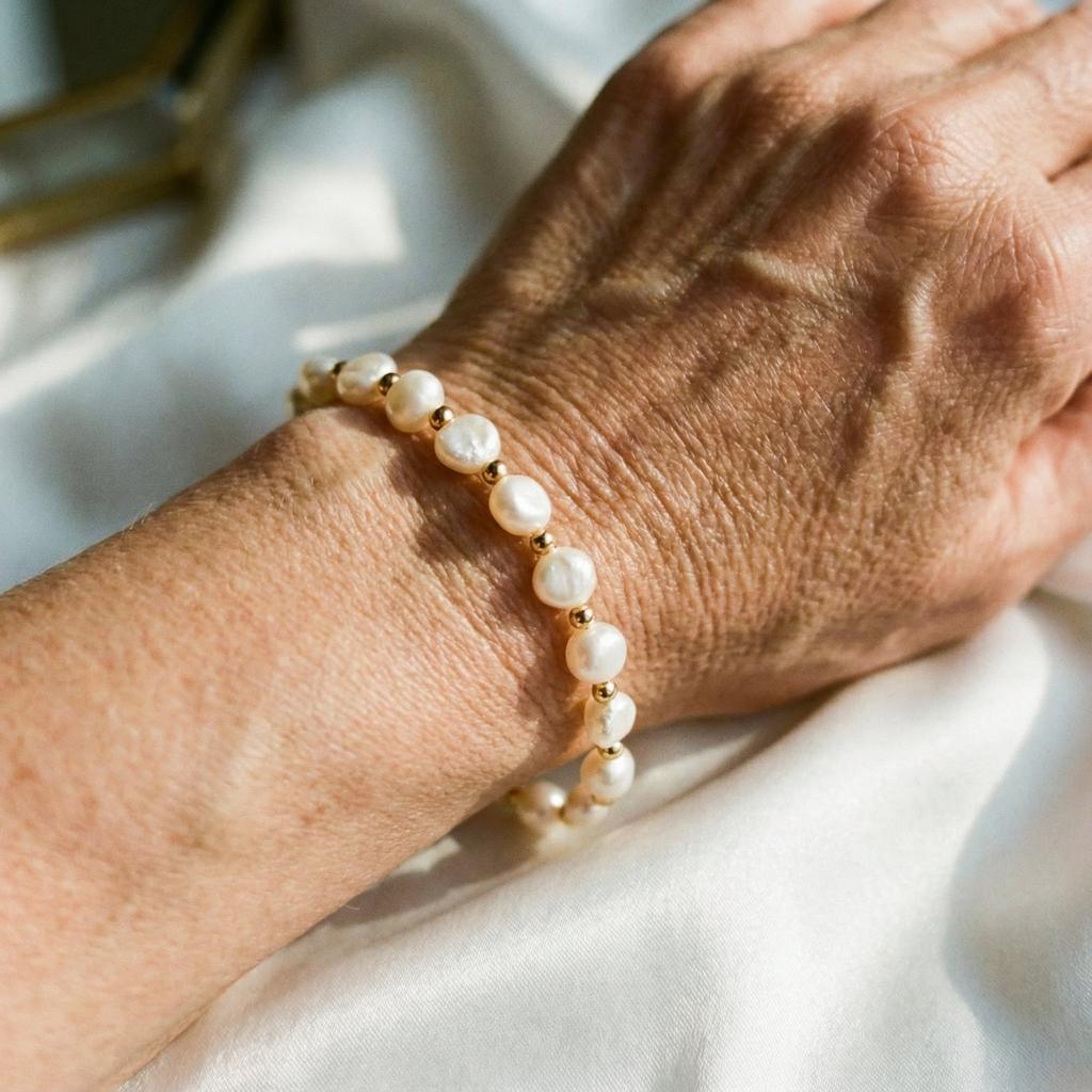 Retro bílý náramek perly zlato