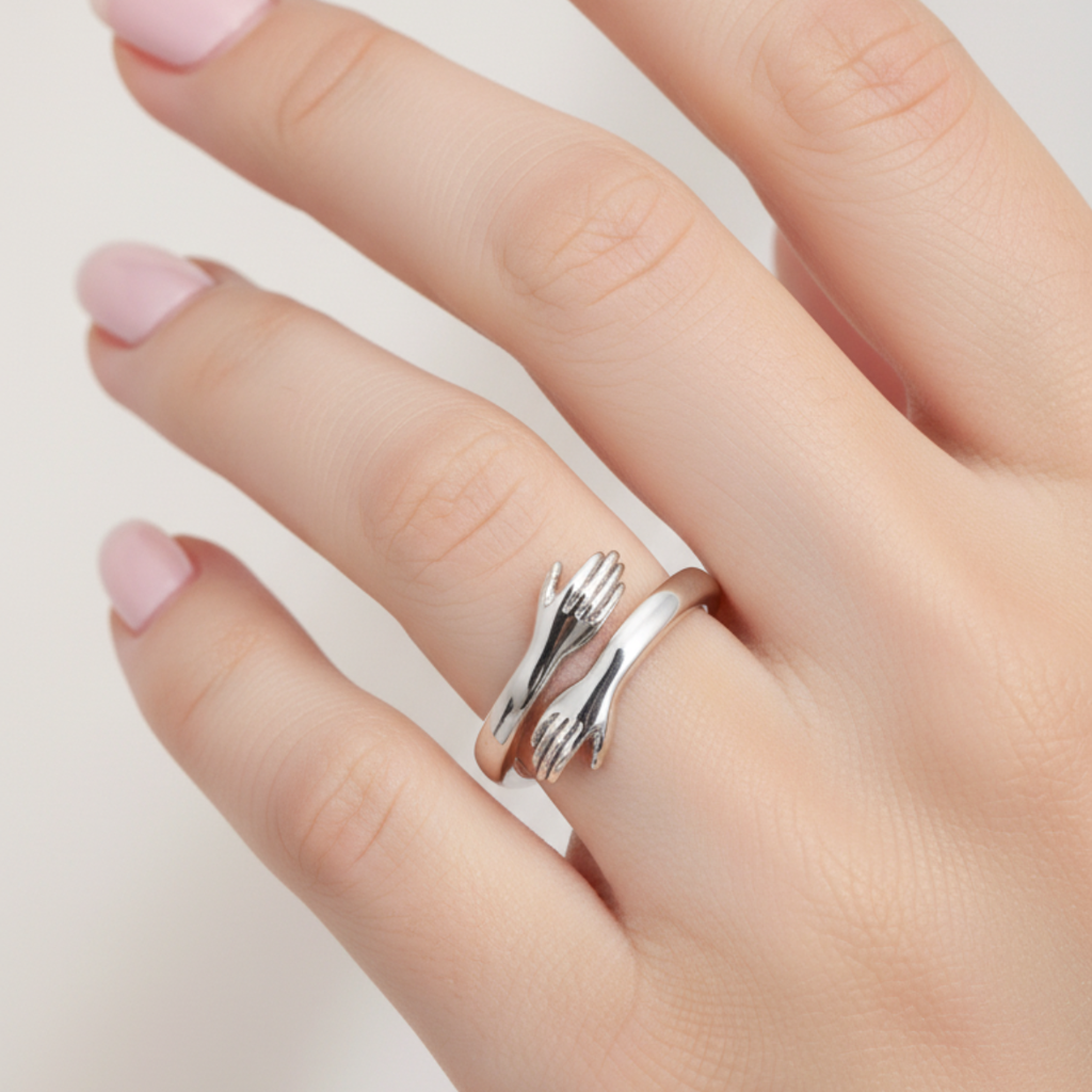 Nastavitelný stříbrný prsten objetí