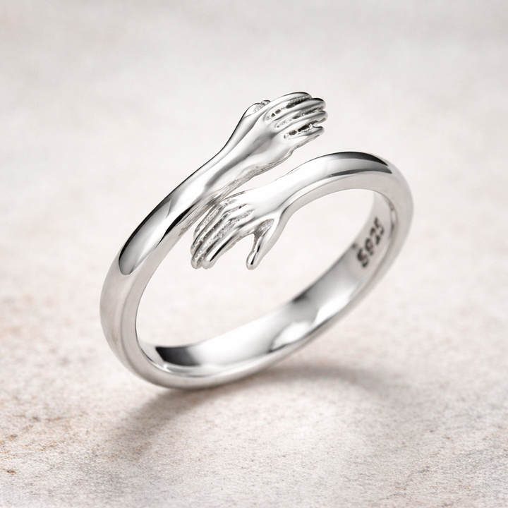 Nastavitelný stříbrný prsten objetí