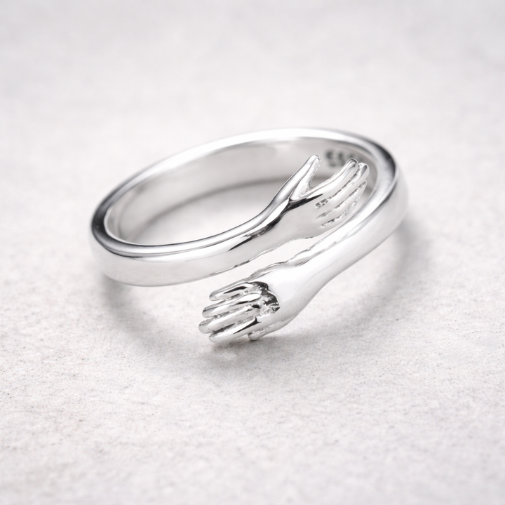 Nastavitelný stříbrný prsten objetí
