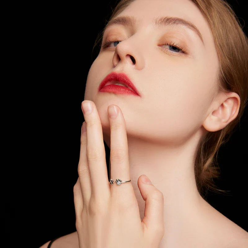 Stříbrný prsten tlapka zirkonie smalt