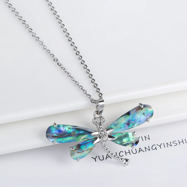 Náhrdelník přírodní mušle motýl přívěsek