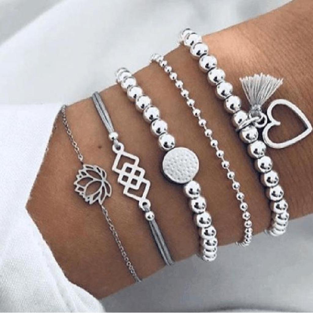 Sada luxusních lesklých náramků