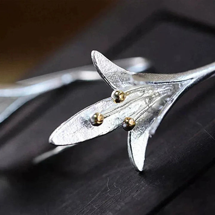 Stříbrné květinové náušnice