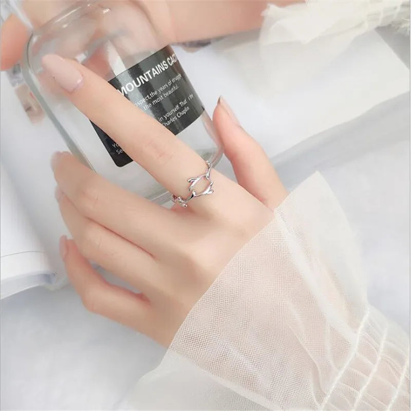 Stříbrný prsten větev