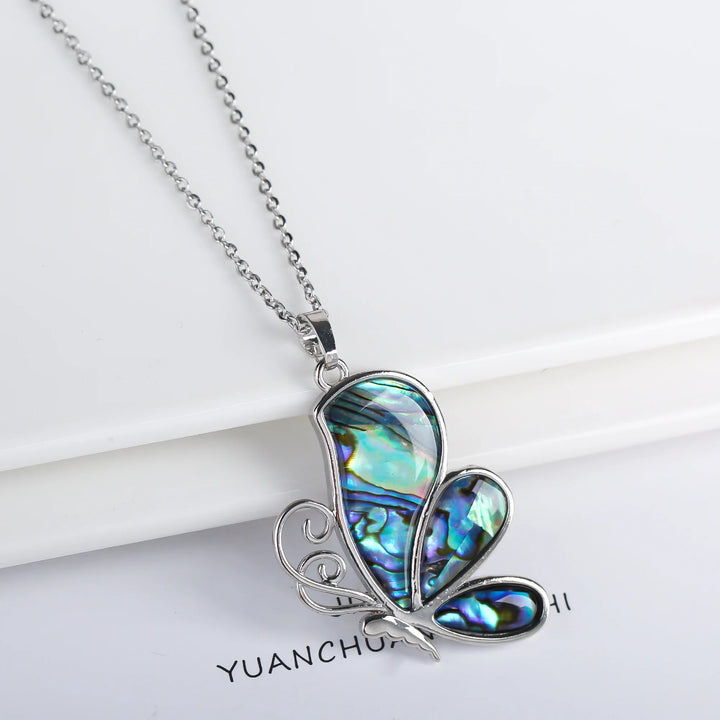 Náhrdelník přírodní mušle motýl přívěsek