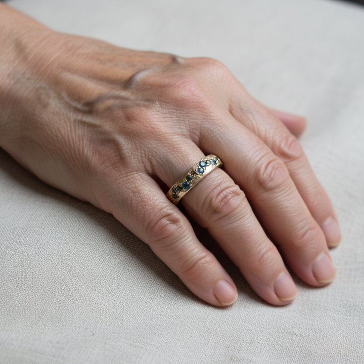 Zlatý prsten barevný lesk