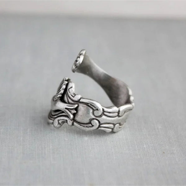 Prsten kolibřík a květ